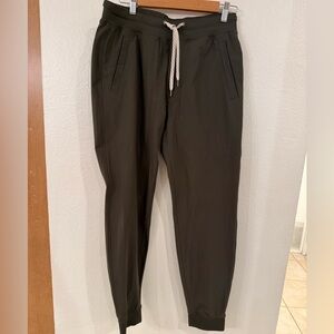 Vuori Men’s Joggers Size M Green